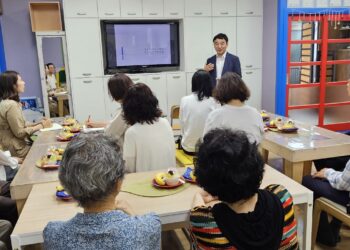 완산골 말이통하는 부모 마음열리는 아이 부모교육 진행하다