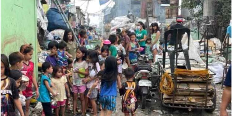 필리핀톤도 무료급식 하는 아이들