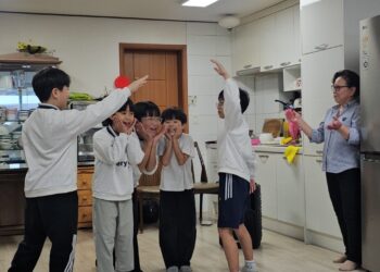 보금자리지역아동센터, 경로당 찾아 공연·나눔 실천