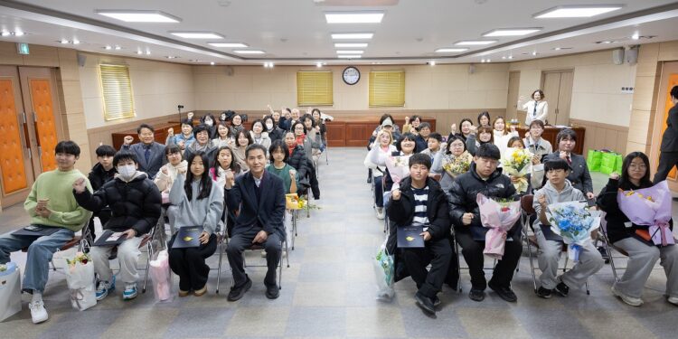 2026년 지역아동센터 모범 아동 표창장 수여식