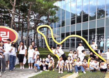 우리들의 여름방학 , 영화·외식·하림 견학으로 보고 즐기며 배우다